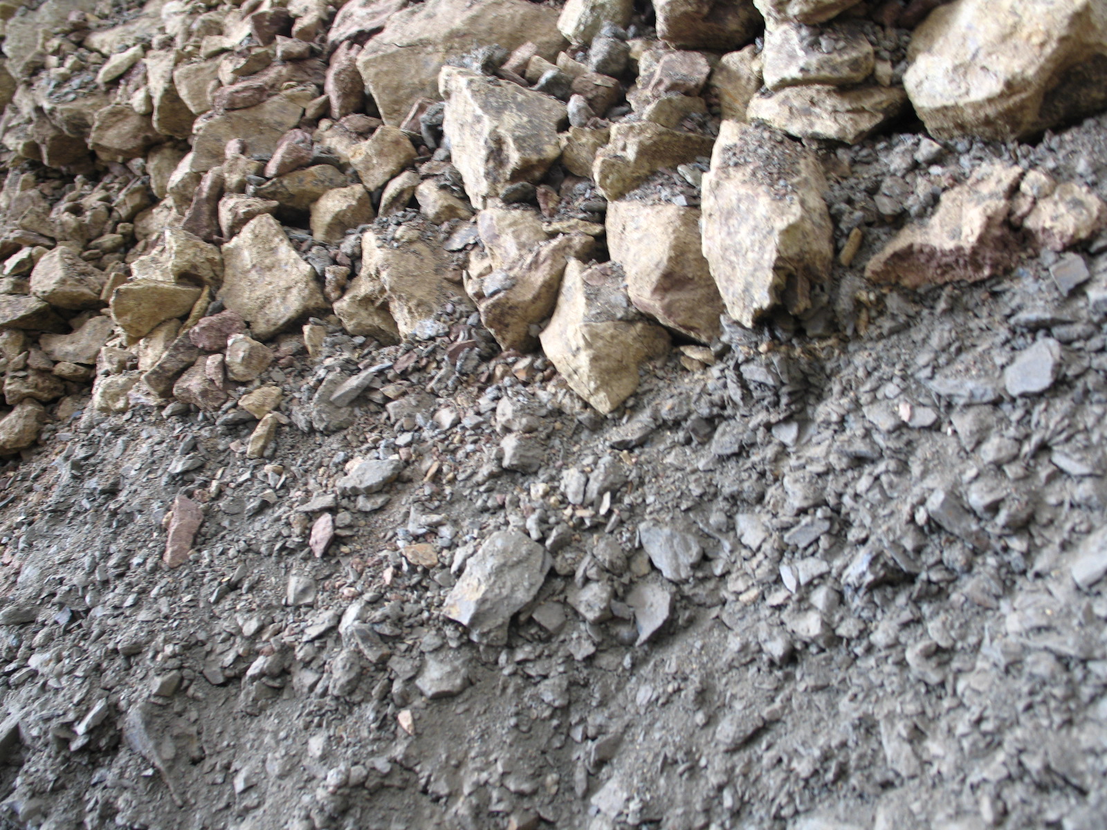 Lergrav med ler til teglproduktion